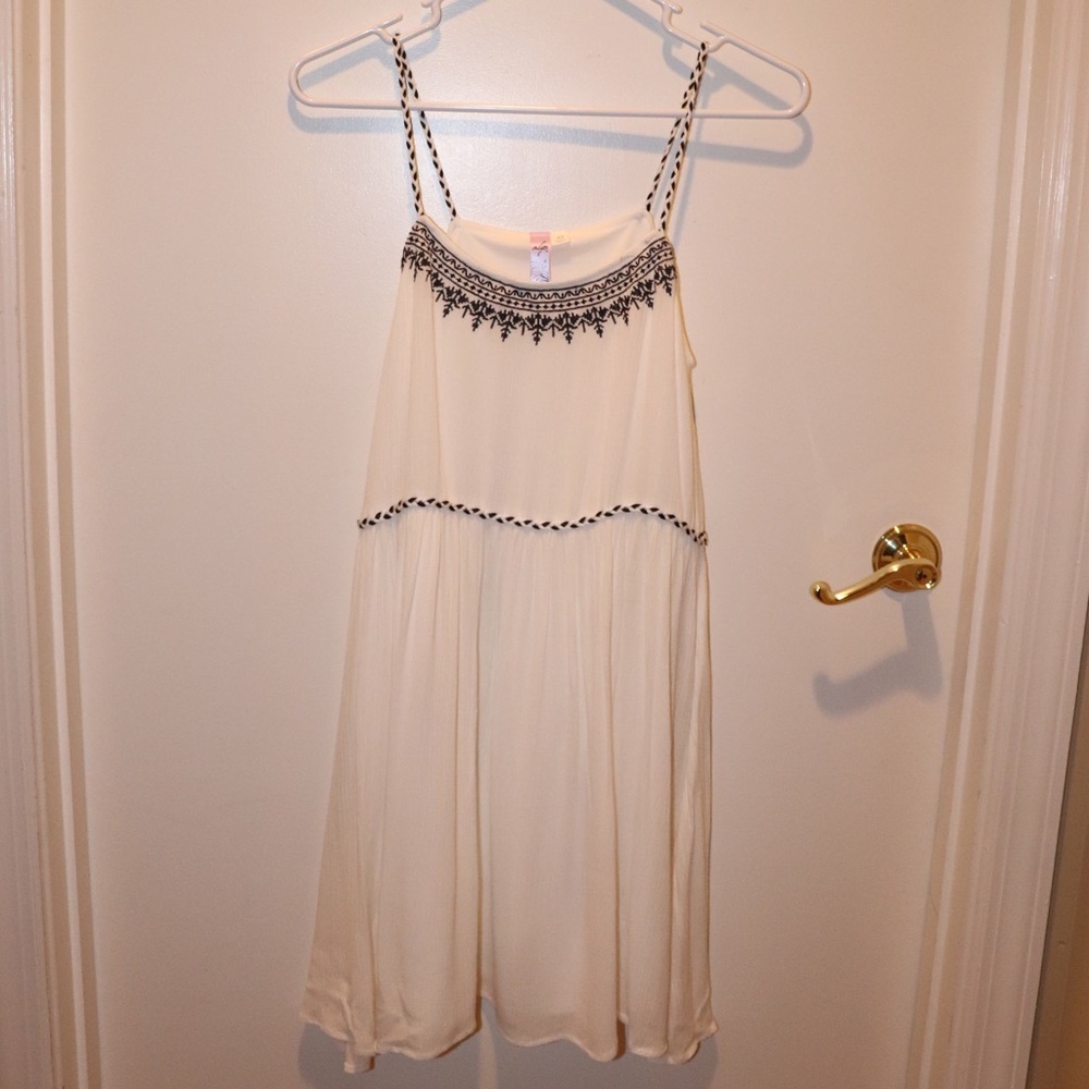 White with black details Alya dress